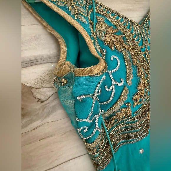 Elegant Teal and Gold Embroidered Indian/Pakistani Bollywood Dress - Picture 7 of 16